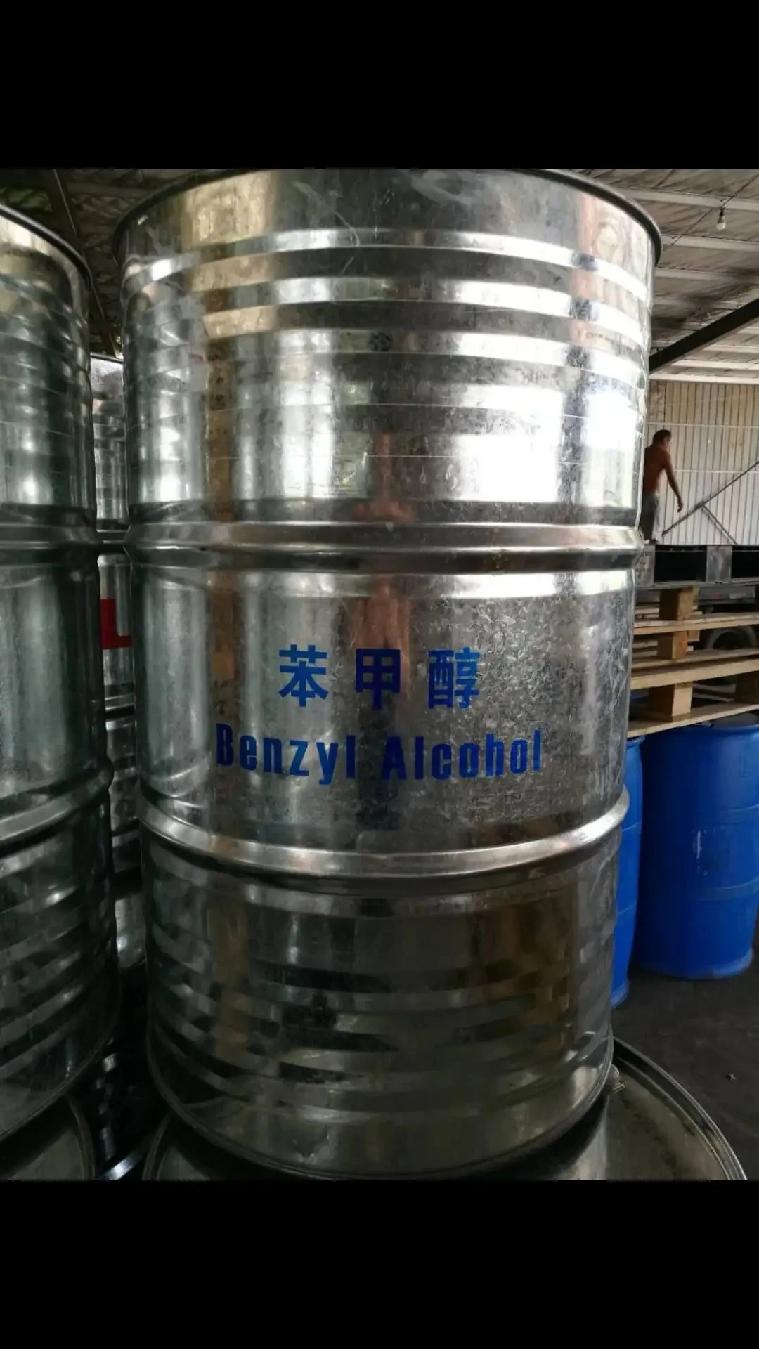 Бензиловый спирт 99.9% чистоты CAS 100-51-6 MF C7H8O органический растворитель