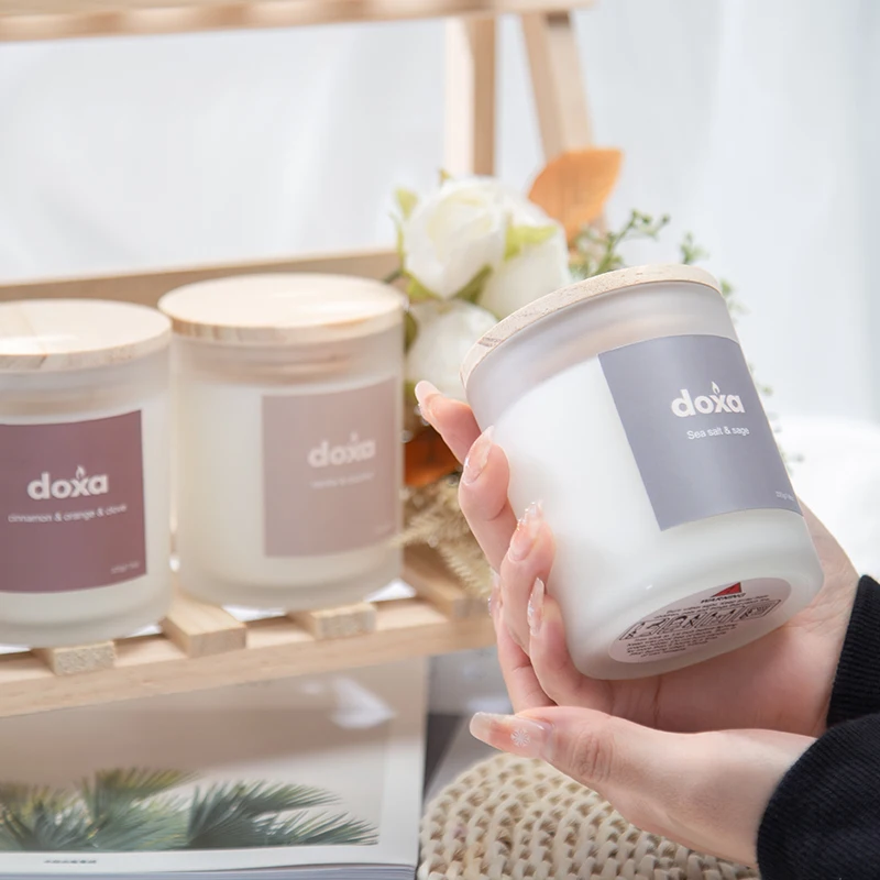AIKUN Customized Premium Richly Scented Candles Oem Odm Luxury Soy Wax Aromatherapy Candles Frosted White Design Pattern Glass