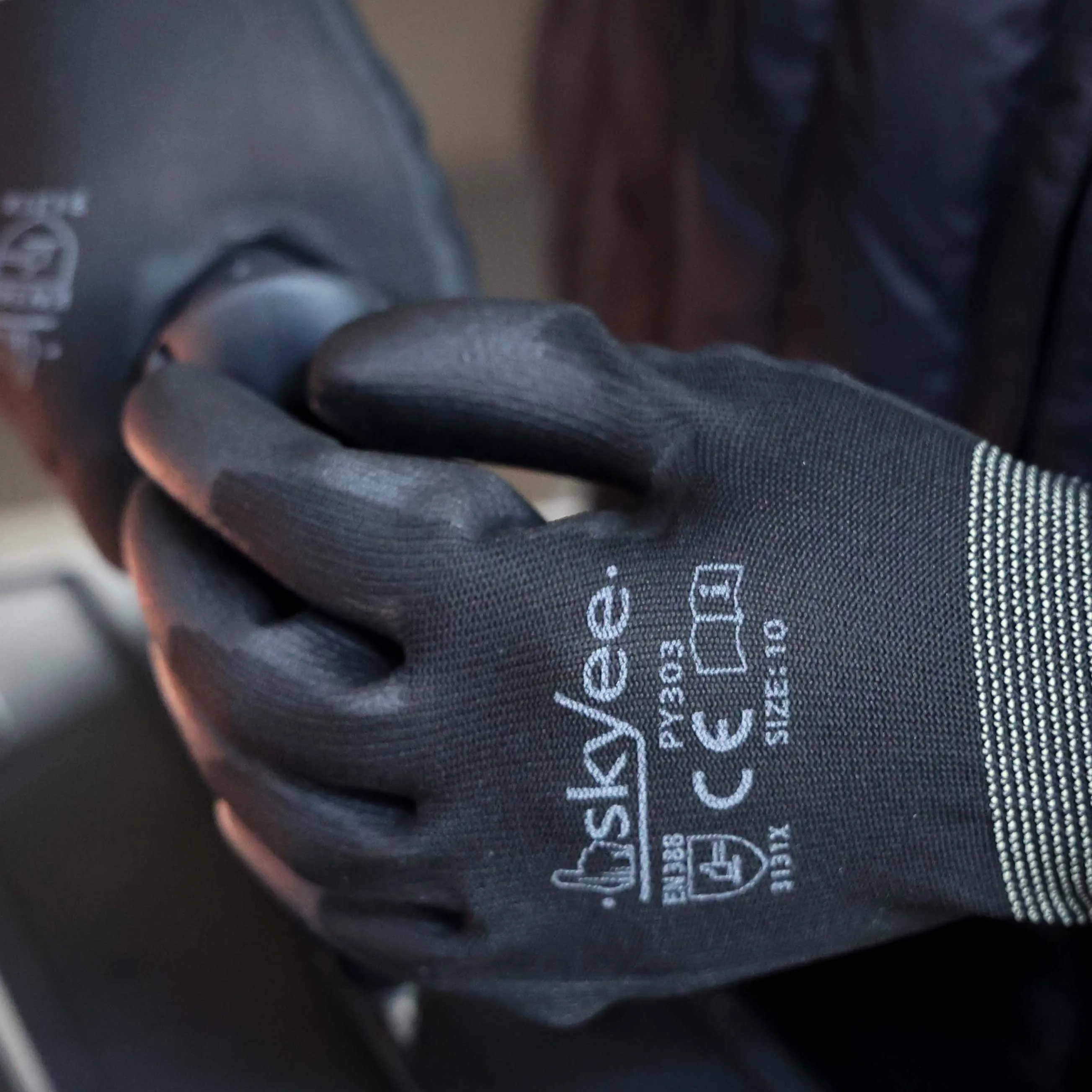 SKYEE Custom Logo PU Coated HPPE U2 Nylon Knit Anti cut Work Gloves Safety Gloves Construction Anti Cut Hand Gloves