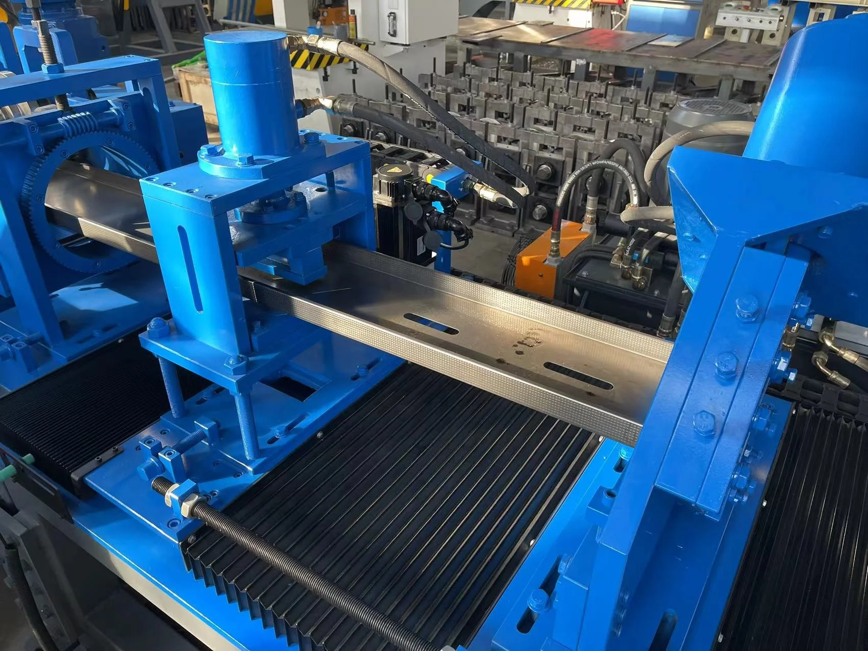 Factory Custom Light Steel Keel Roll Forming Machine with C Z Omega Profile