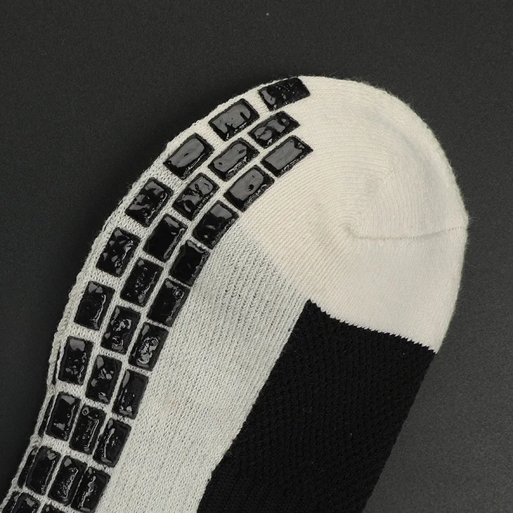 Wholesale Custom Logo Anti Slip Socks for Kids Youth Men Non Slip Grip Sock Football Soccer Socks