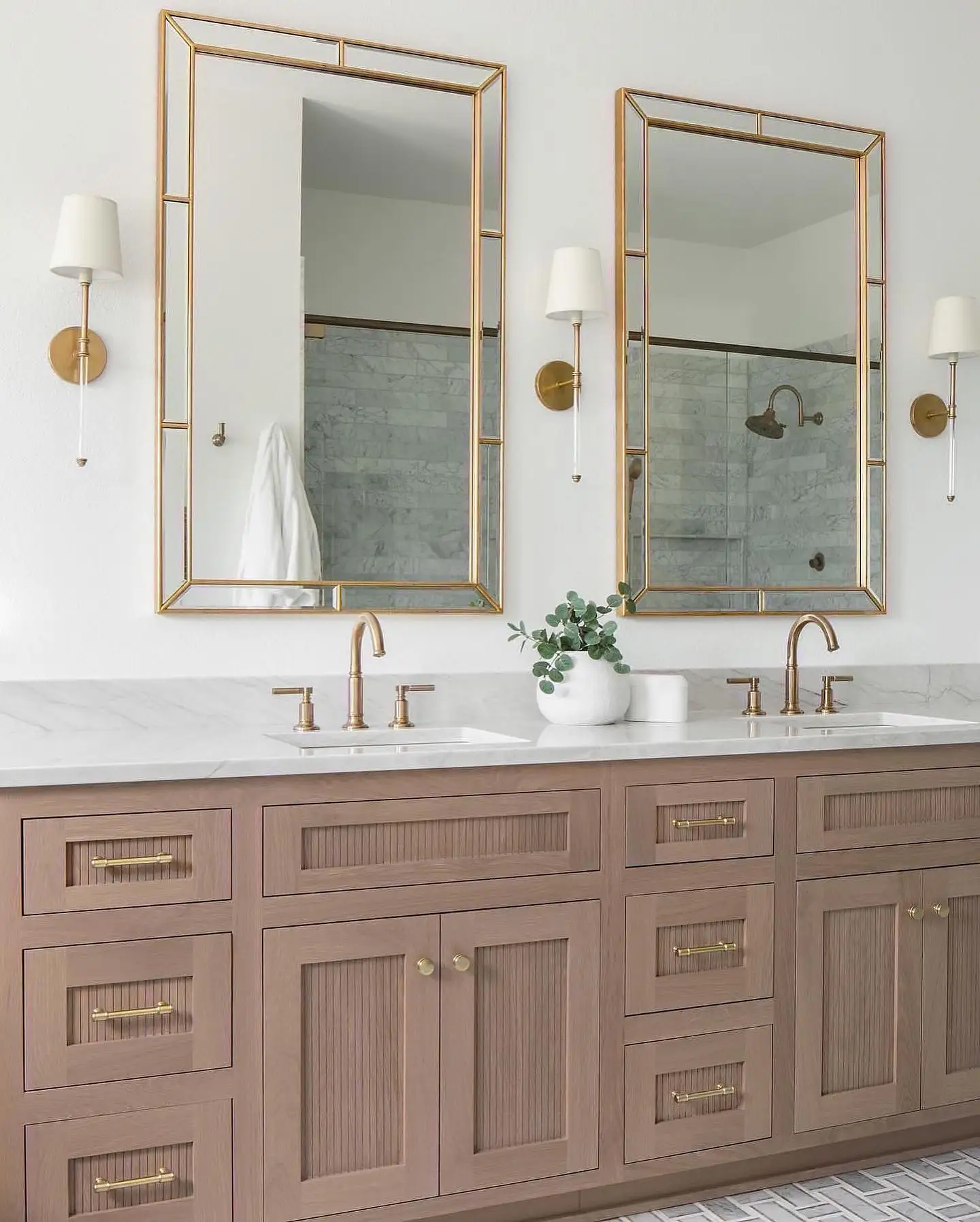 Vermont Design Luxury Bathroom Wooden Style Simple Wall Hanging Solid Wood Bathroom Cabinet