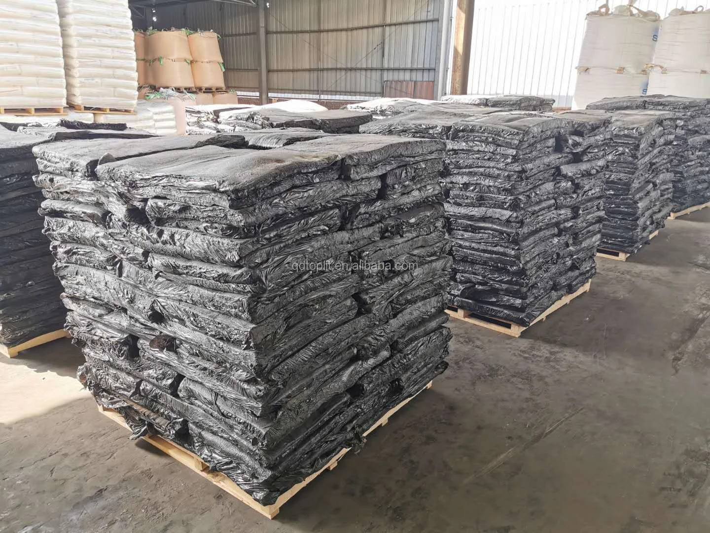 Black reclaimed rubber / recycled rubber from tires scrap