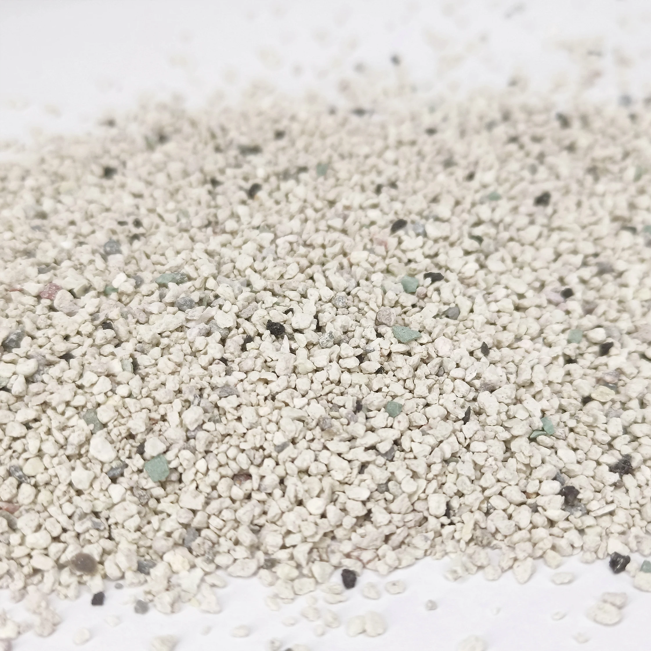 Supplier OEM Dust Free Strong Clumping Easy Clean Premium Lemon Scent Sodium Clay Bentonite Cat Litter Sand For Cats
