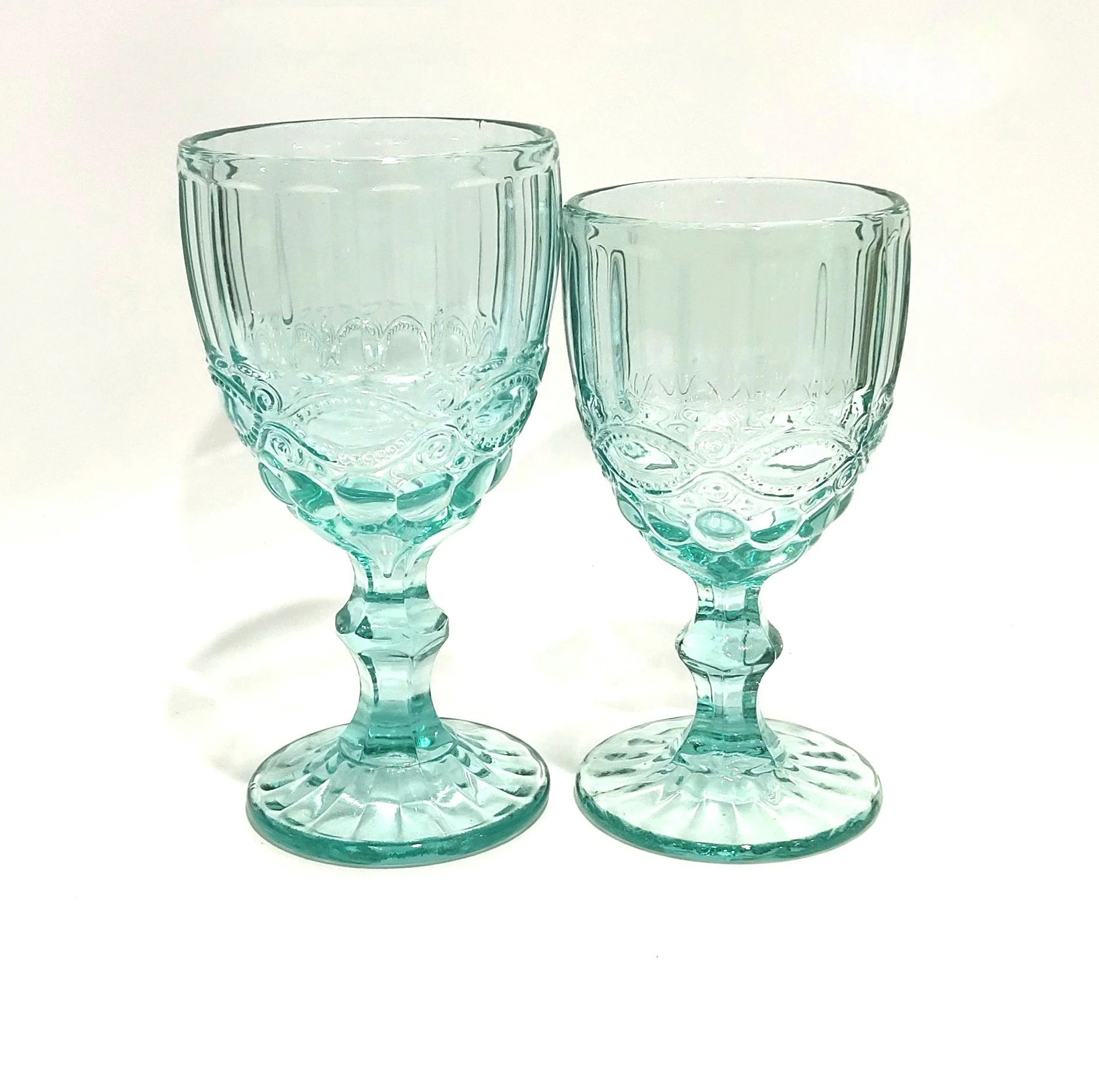 
Wholesale Vintage Embossed European Style Retro Champagne Juice Wine Glass Colored Glass Goblet 