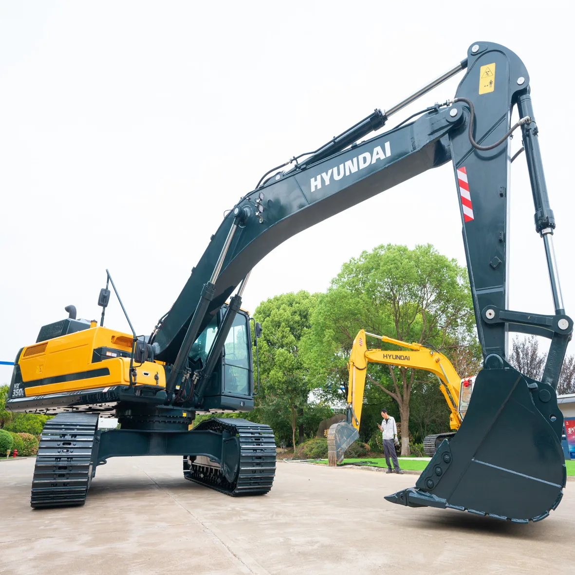 2023 korea made excavator 30 ton Hyundai  305 excavator price