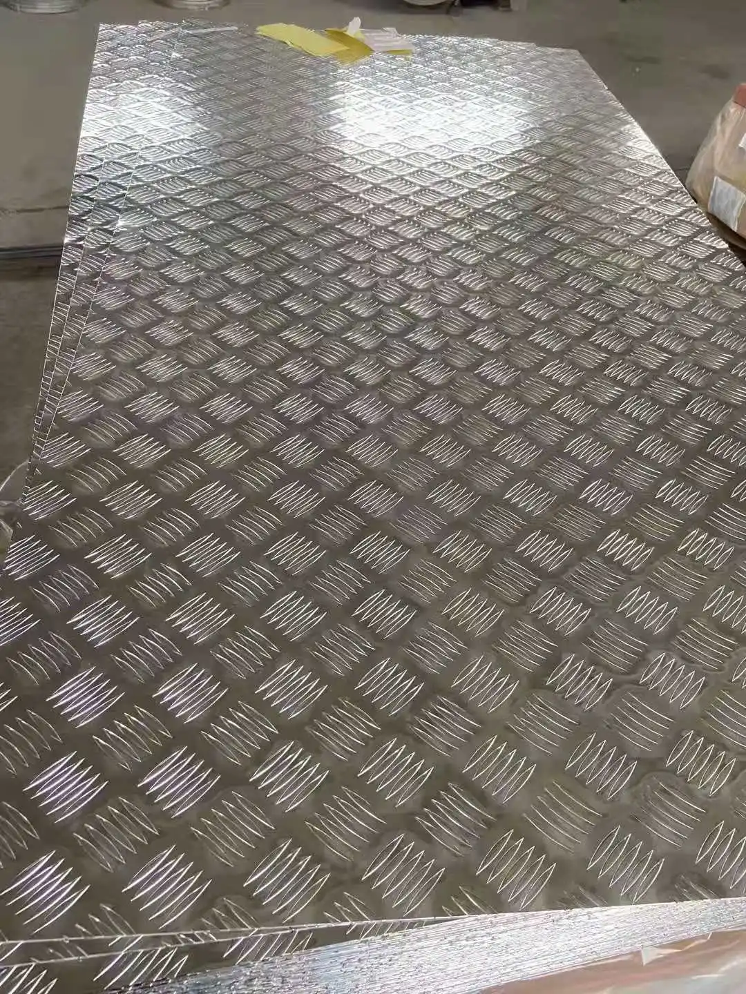 Fast Delivery Aluminum Embossed Sheet Checkered Plate And Weight Alloy 6061 T6 Gold Supplier