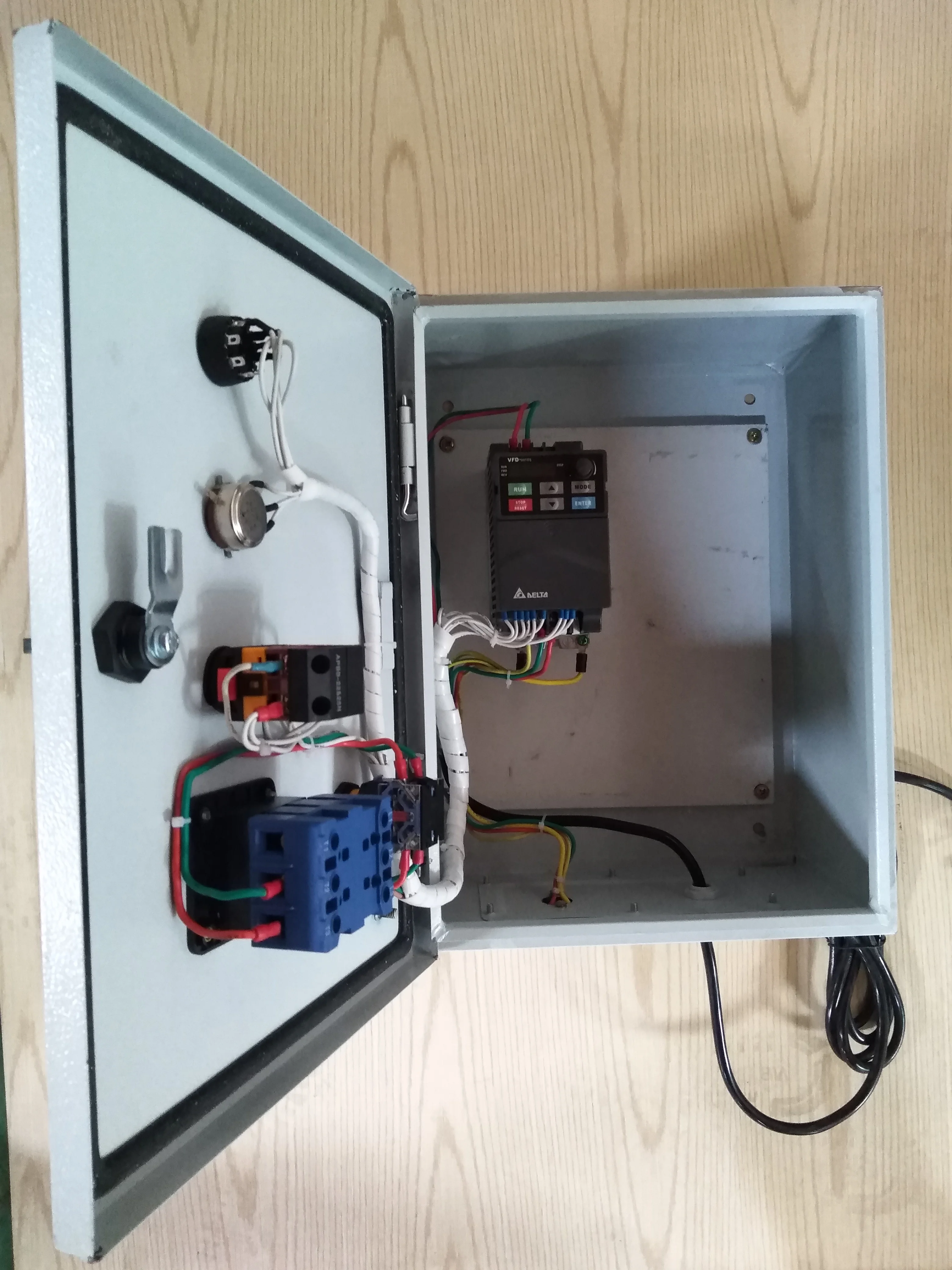 CE CERTIFIED AND PATENTED Horse walker power control box