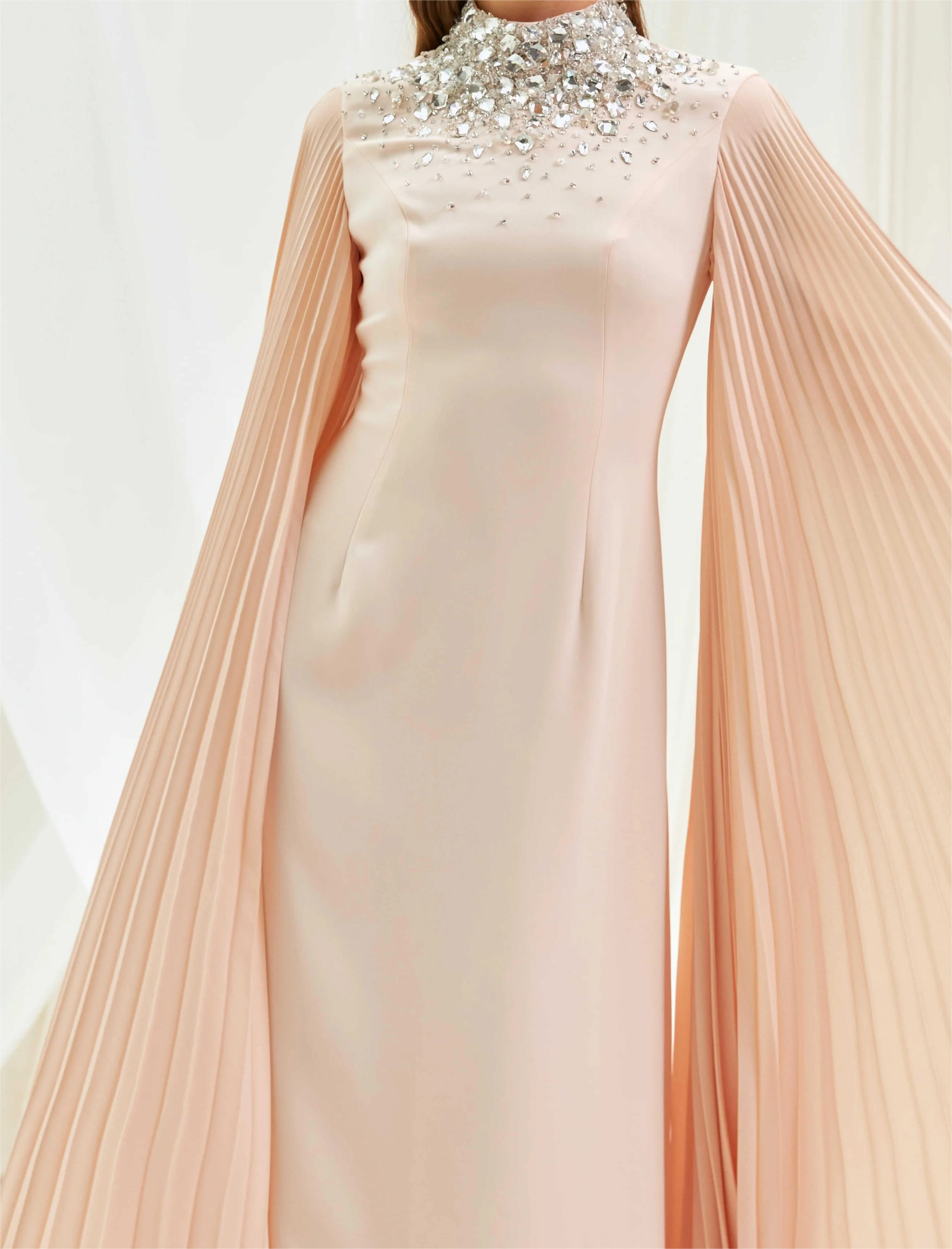 U.Chic 2023 Elegant Modest Hand-Work Women Solid Abaya Dubai Shiny Sequins Design Muslim Clothing