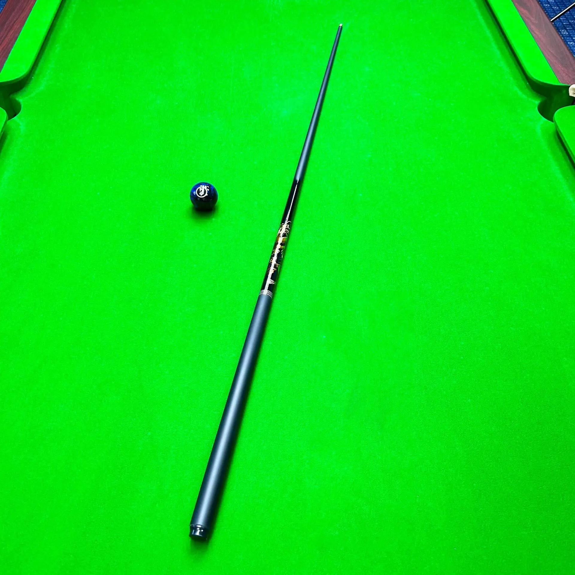 Hot Sell 1 Piece Classic Carbon Fibre Billiard Cue Omin Snooker Cue Stick For Sale