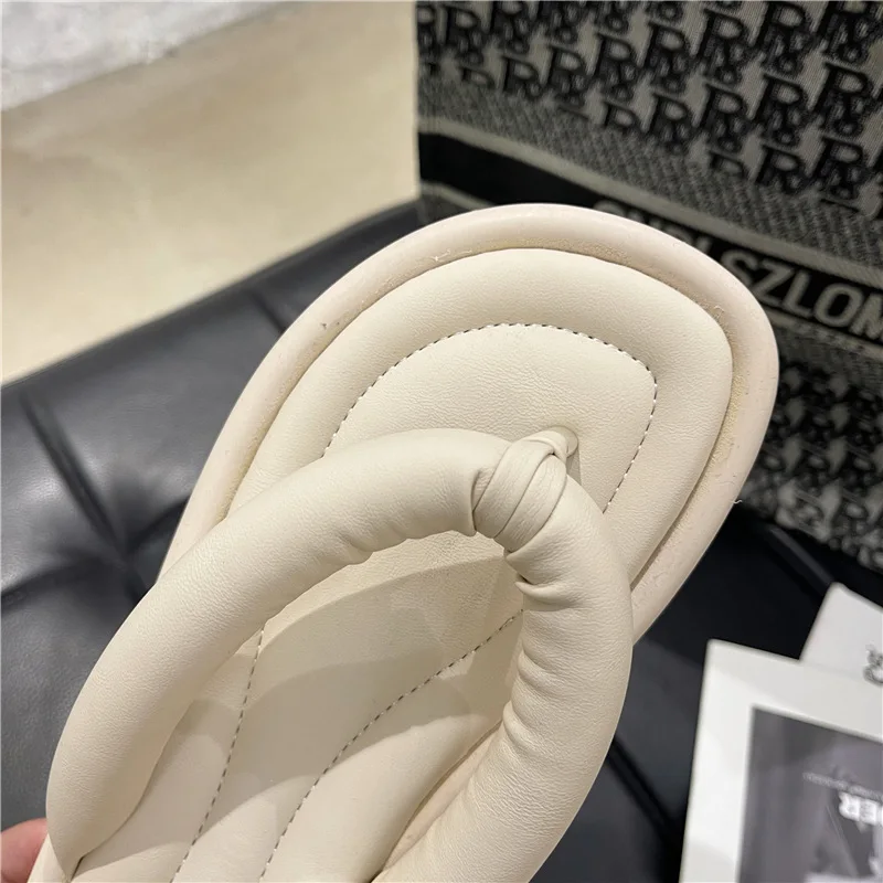 2021 Hottest Sell Fashion Women Beach Nude Slippers Non-slip Women Slippers Beach Walk  Fancy Slipper