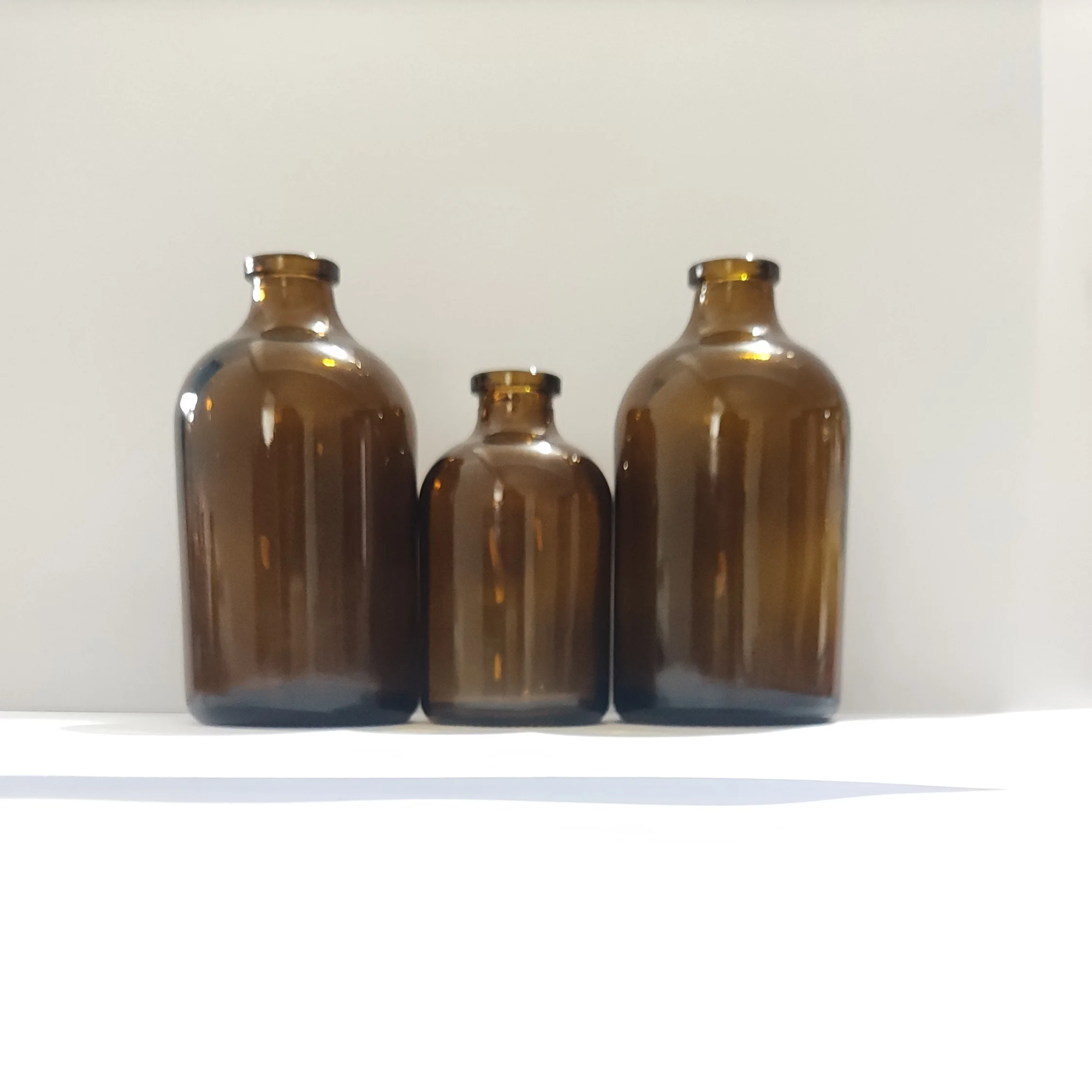 50ml 100ml pharmaceutical and cosmetic moulded glass bottle vial amber moulded glass vial for Injection