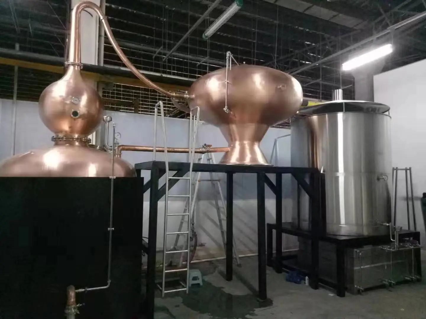 Charentais cognac  copper pot still 1000L 2000L  charente distilling machine   brandy distiller