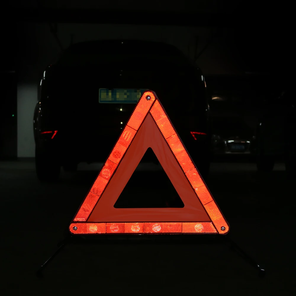 Автоматическое использование светоотражающий предупреждающий треугольник