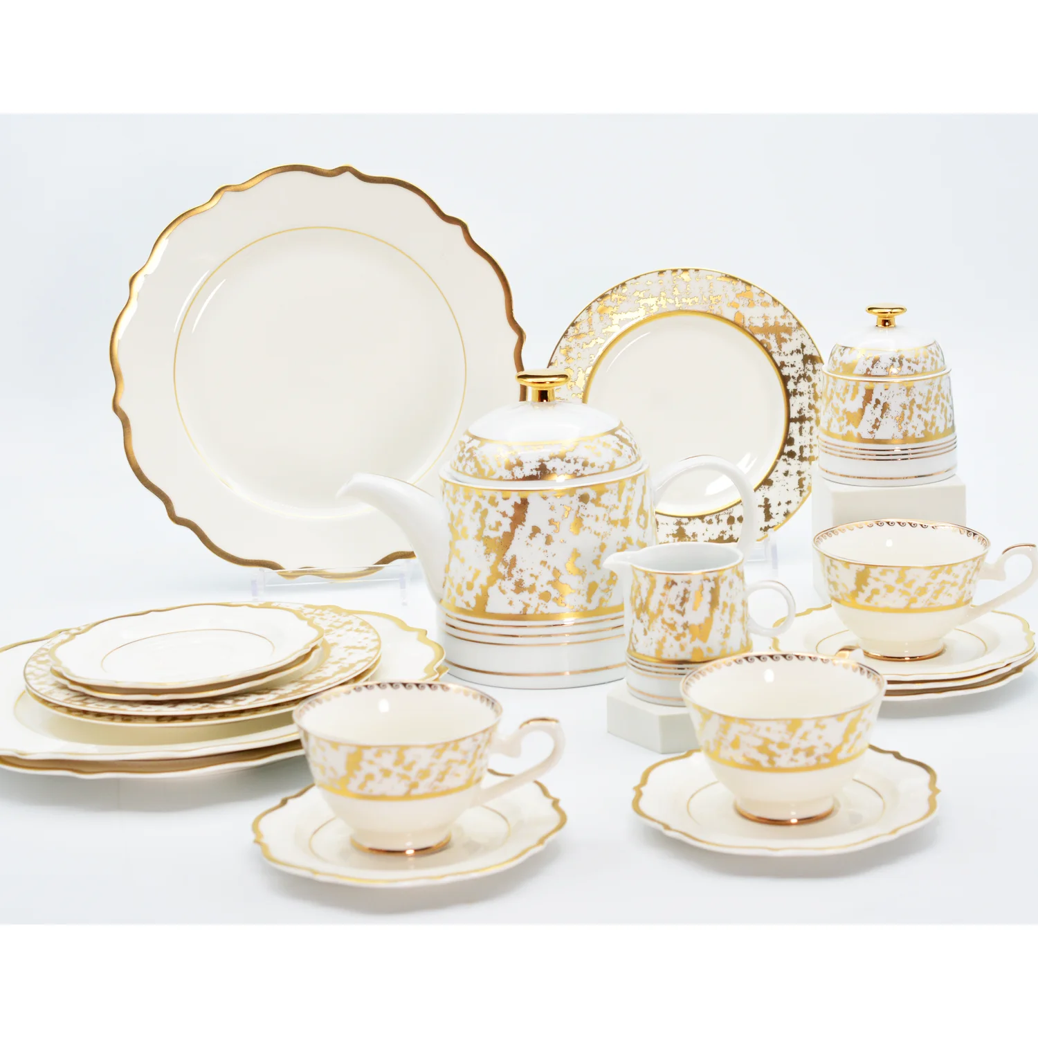 High Quality Luxury Embossed Gold Dinnerware Set Porcelain Coffee and Saucer Set for Cafe Use