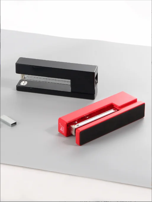 Office school desktop fancy new design stapler cute pink plastic stapler 24/6 labor-saving 2-25 sheet stapler