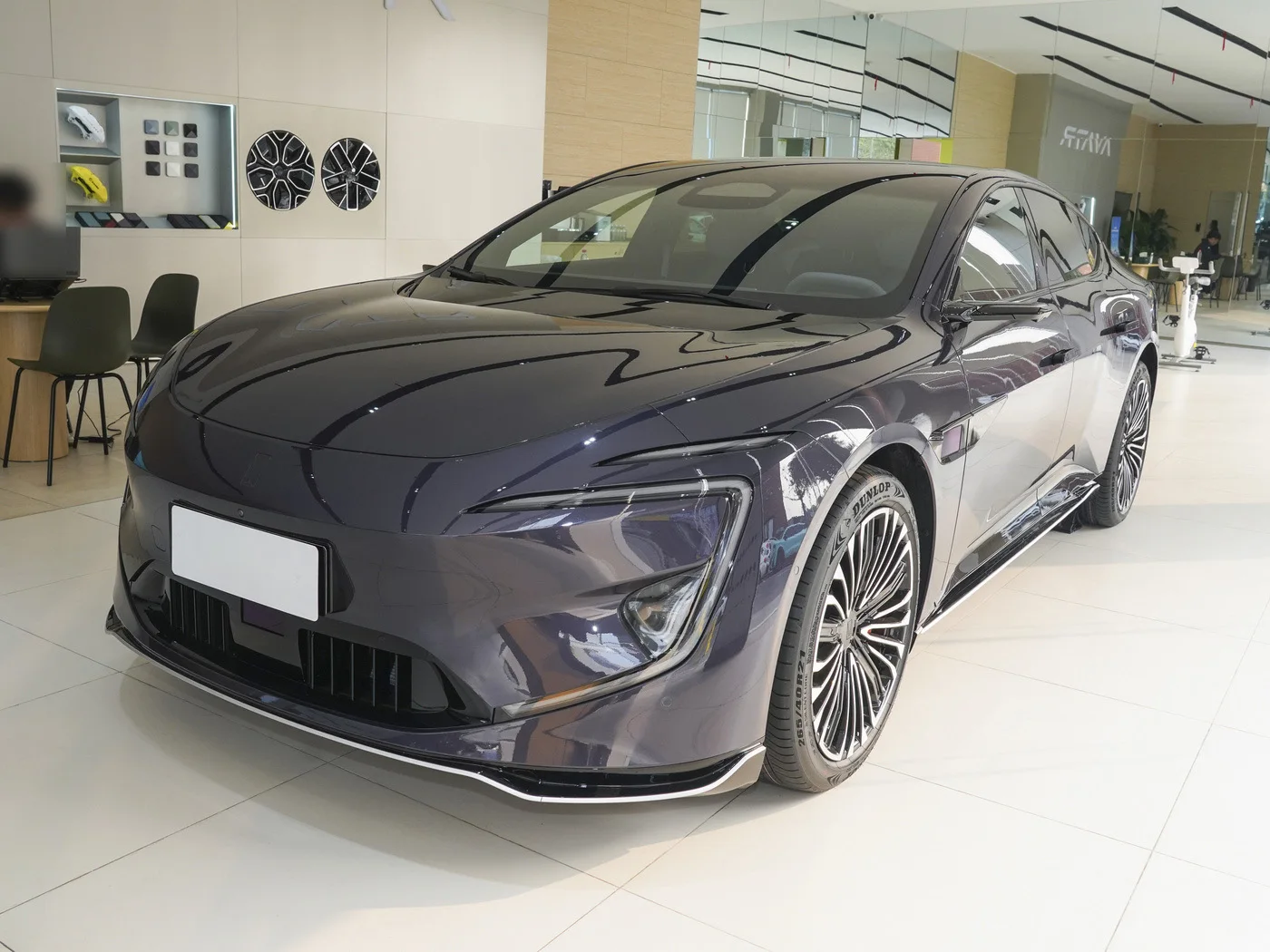 2023 Avtar 12 New Energy Vehicle Long Range Electric Car 5-seater Sedan Hot Sale Motor Edition