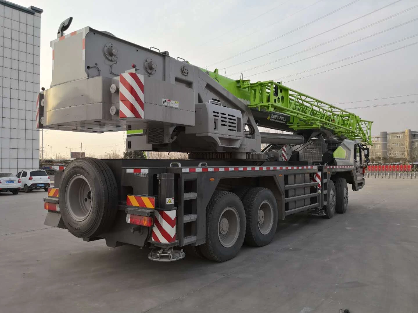 70 Ton Mobile Truck Crane  ZTC700V Hydraulic Telescopic Boom for Sale