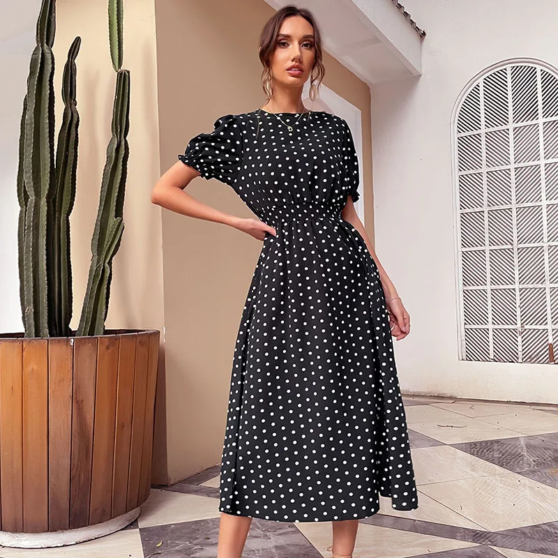 Платье миди в горошек с коротким рукавом и