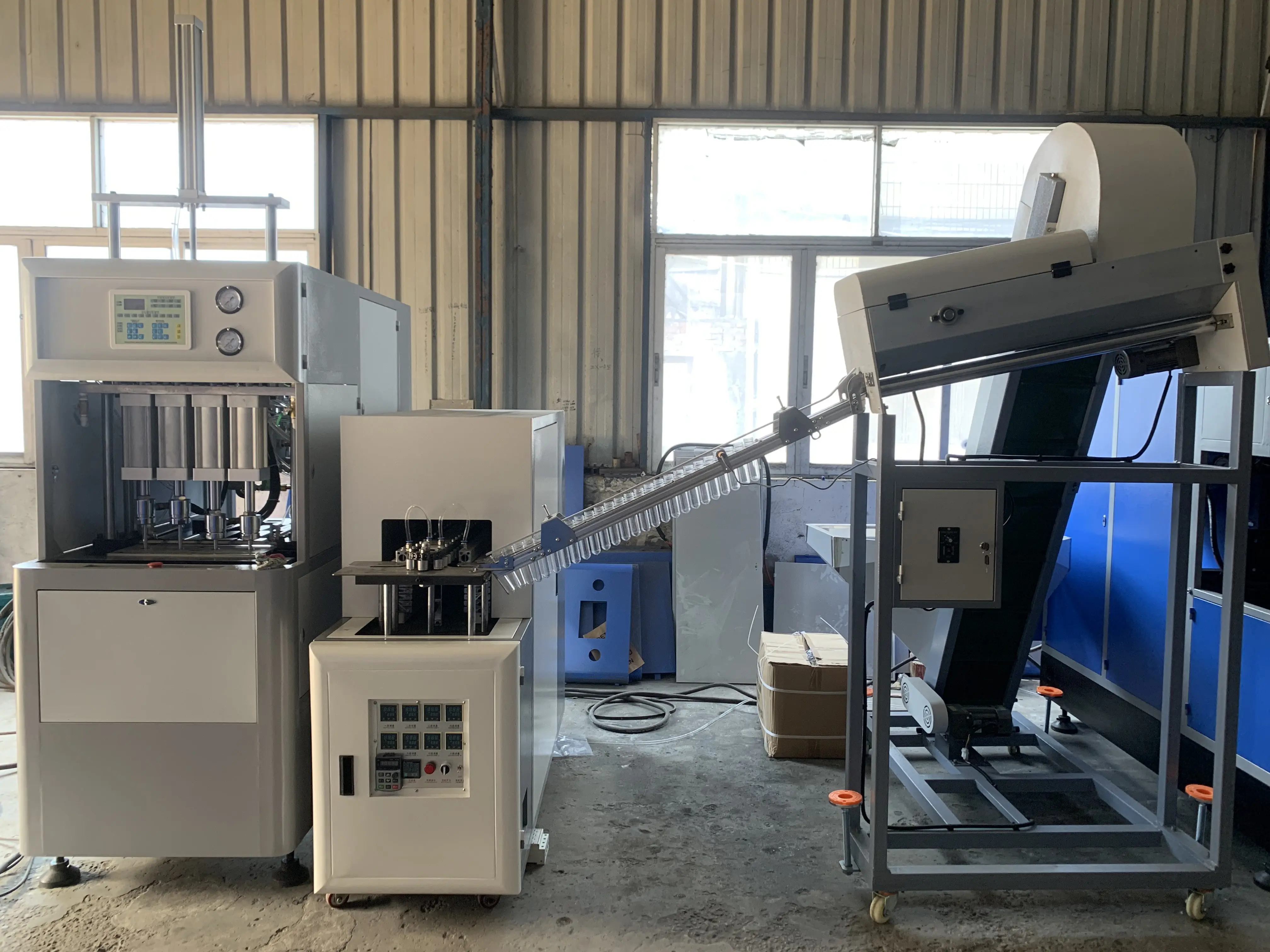 Easy to operate four cavity semi-automatic bottle blower