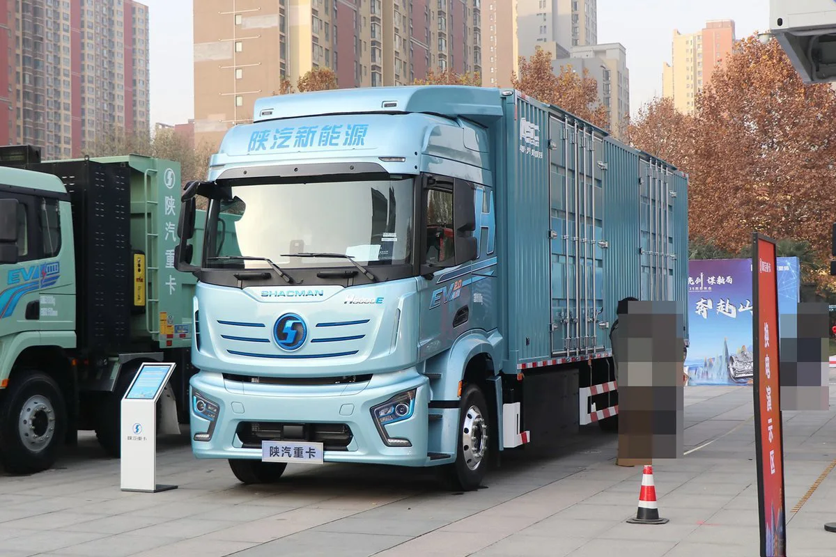 4*2 12000x2550x40000mm single row 3 seats 2 doors 6 wheels ABS cruise control electric van cargo truck with reasonable price