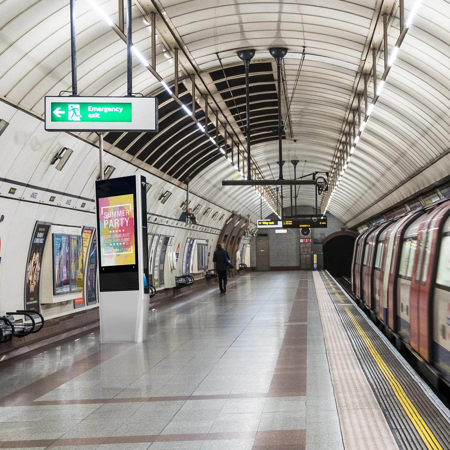 
London Metro semi-outdoor high brightness advertising player advertising terminal advertising machine information announcement 