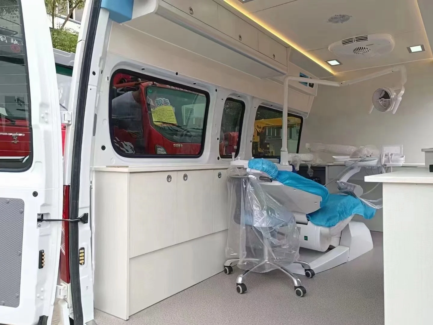 Professional Supply Out-of-hospital Medical Care Van Medically Equipped Ambulance cars