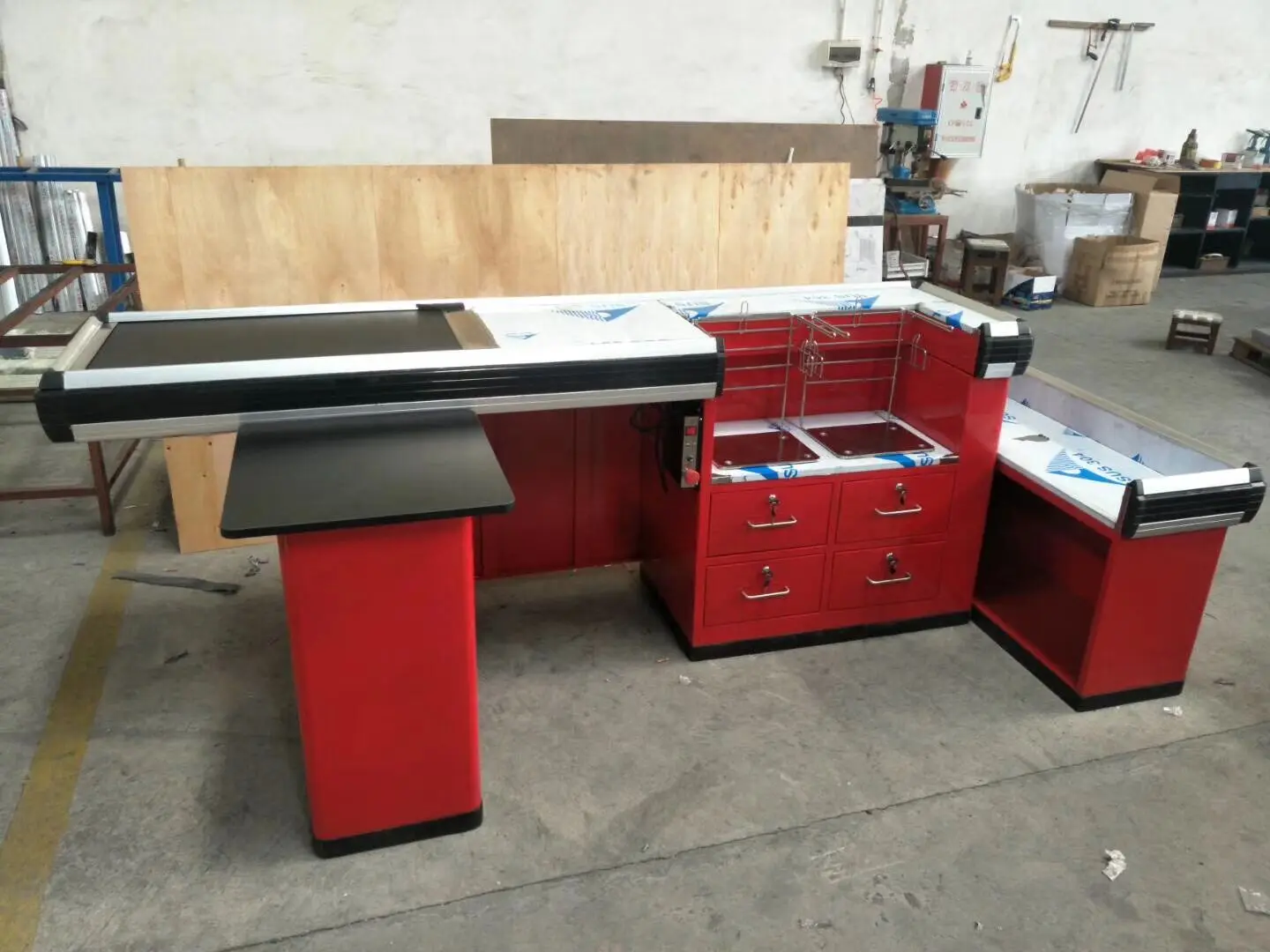 Hypermarket Checkout Cashier Counter With Belt