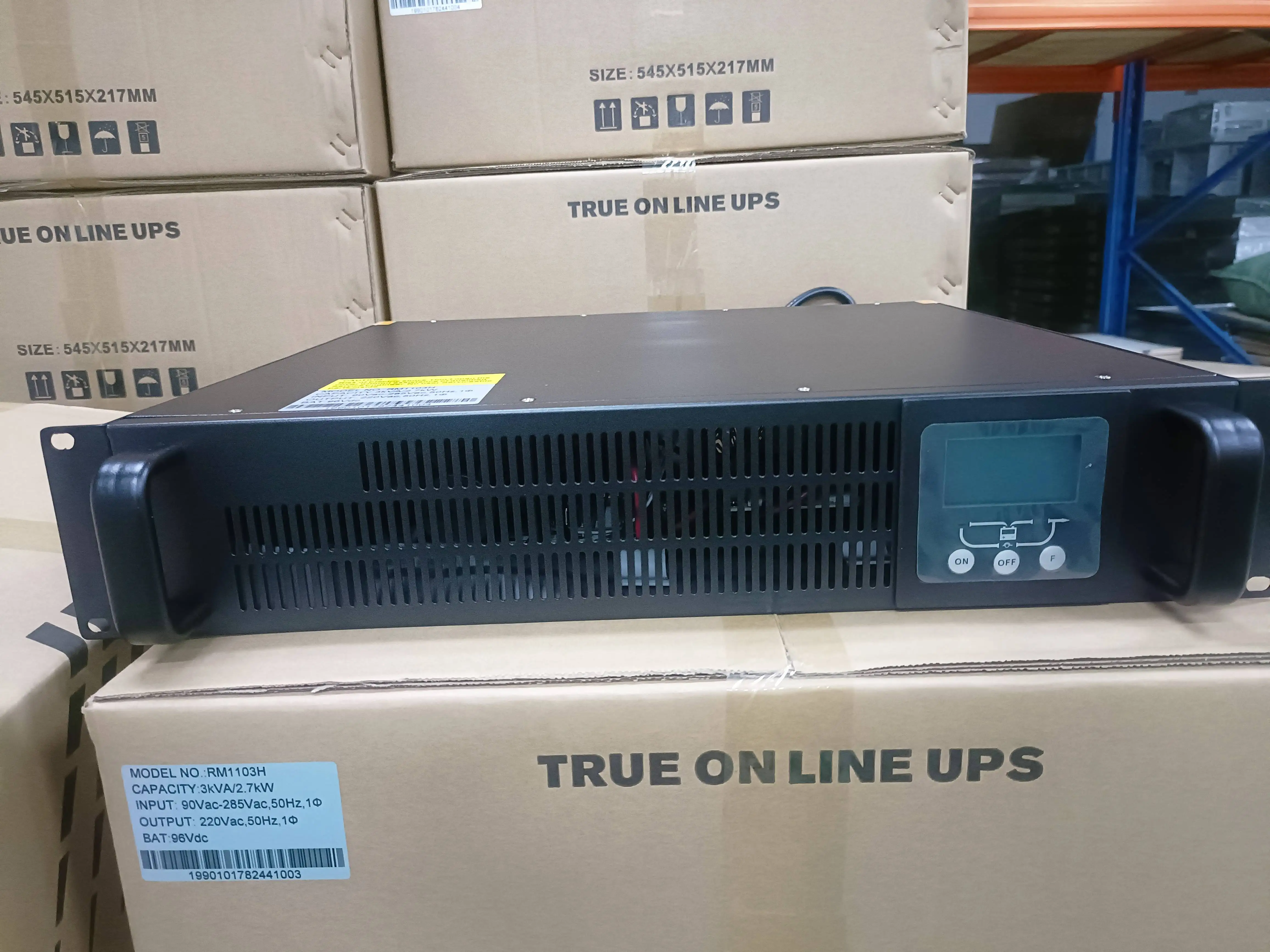 Однофазный 230 В 50 Гц UPS 3 кВА 2.7KW сертификация качества с внутренней батареей 72VDC