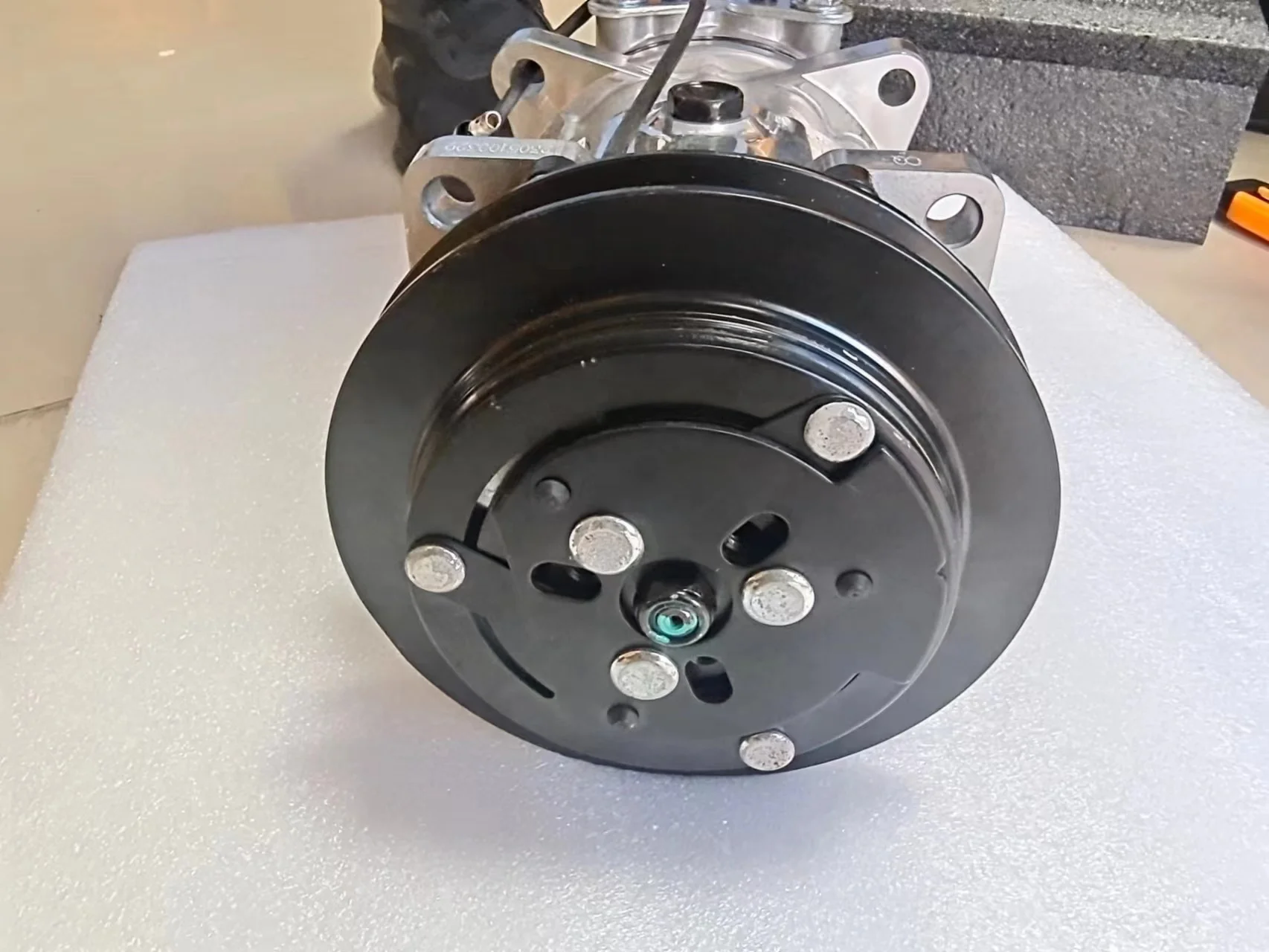 Air Conditioning Compressor  7H15  B1 24V  Air Compressor Assy  For Excavator  KATO HD512-3