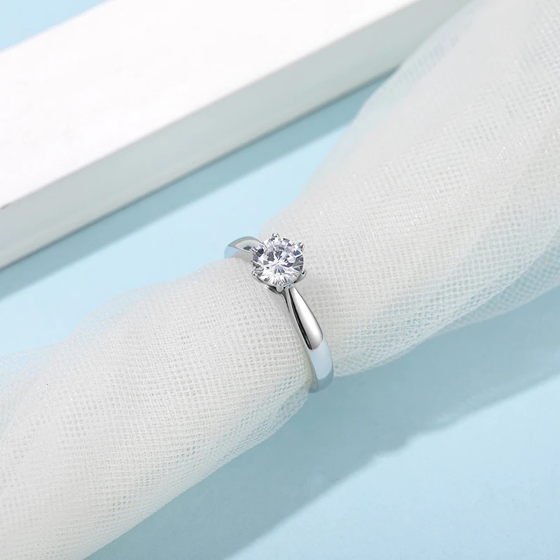 Classical White Gold Six Prong Wedding Ring 0.5ct Moissanite Diamond Elegant Fashionable Silver Natural Diamond Rings