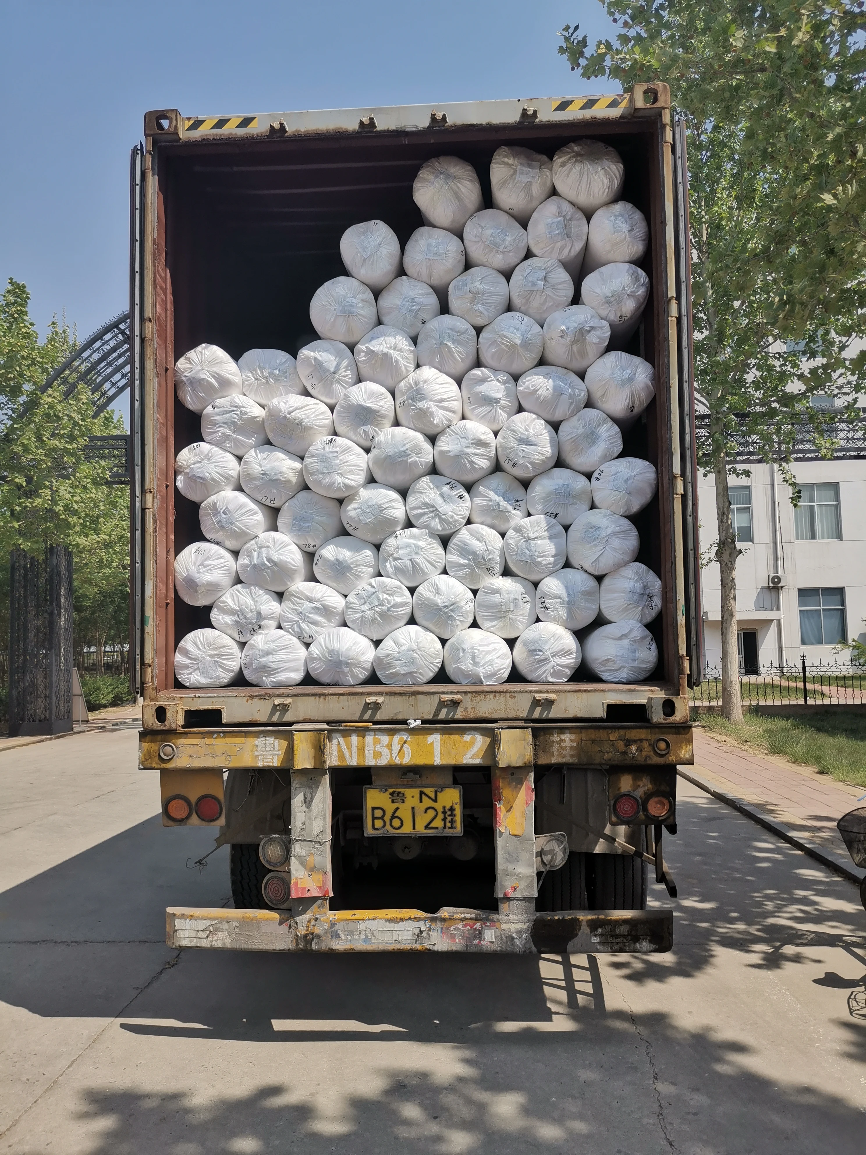 Free Sample Nonwoven Polyester Fiber Wadding Padding Quilted Pillows Polyester Wadding