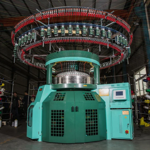 Новый дизайн, Электронная 4/6 цветная Автоматическая вязальная машина