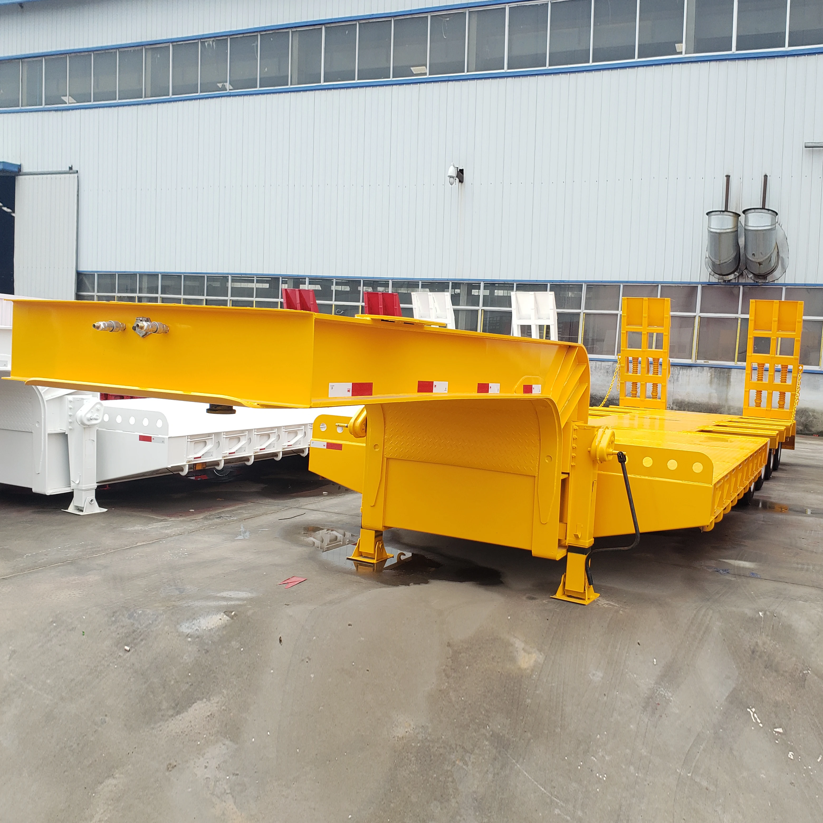 4 Axles Lowbed Semi Trailer Heavy Machinery Transport Lowbed Semi Trailer For Sell