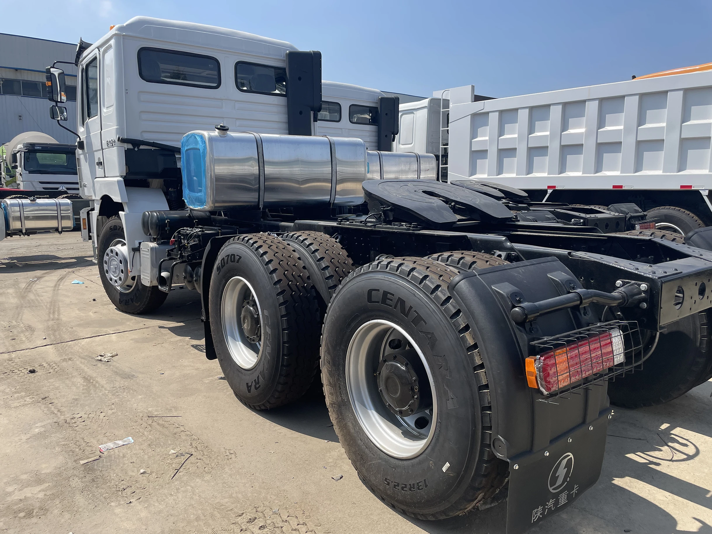 Трактор SHACMAN F3000