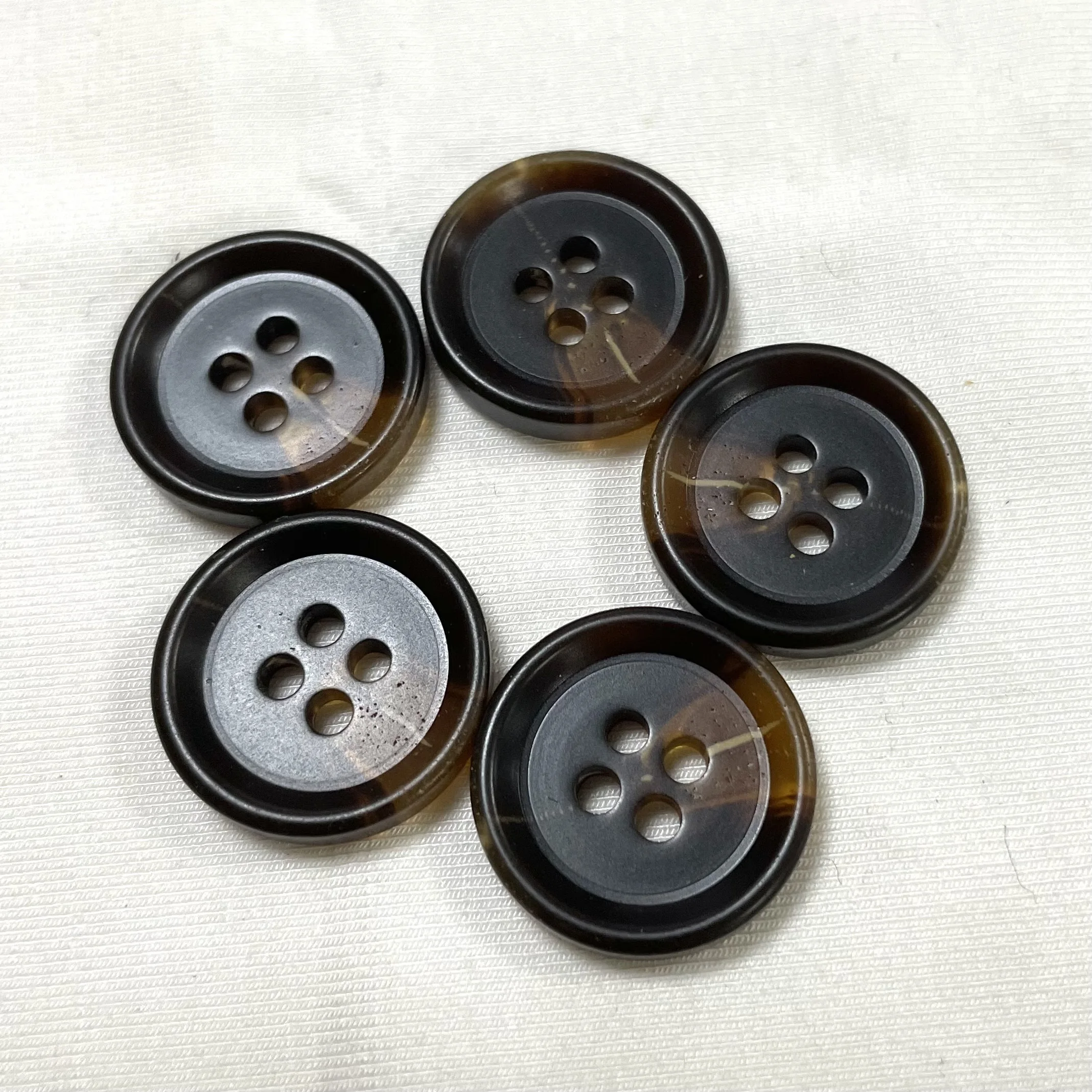 Factory Wholesale Custom Logo Fashionable 4 Holes Resin Button For Clothing