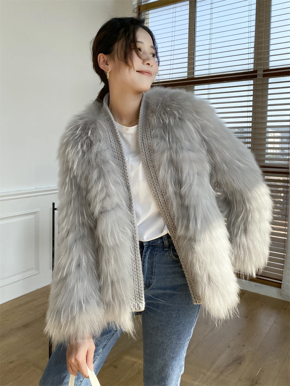 New arrival  plus size fashional  fur strips warm winter white raccoon fur coat for ladies