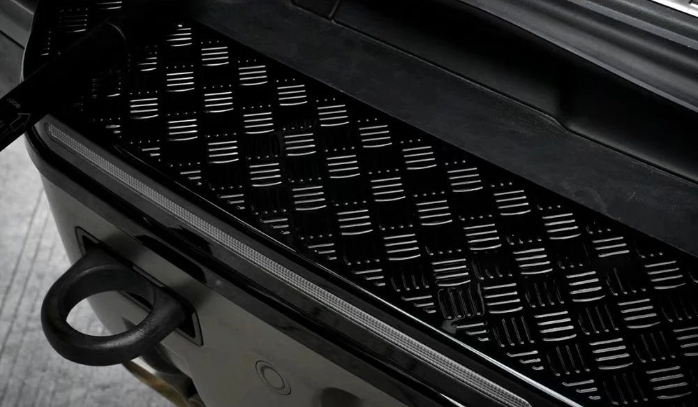 Car Tail door trim with brake light turn light for Land Rover New defender 130/110/90 2020-2024