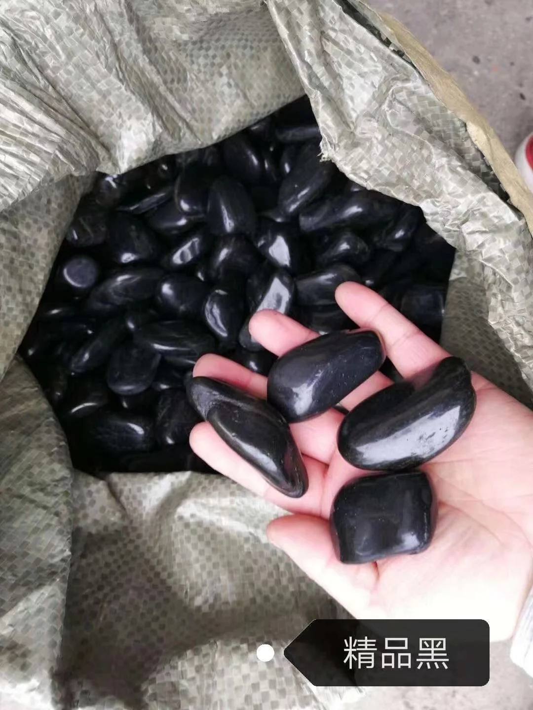 Hot selling great quality various sizes natural mini black stone pebbles