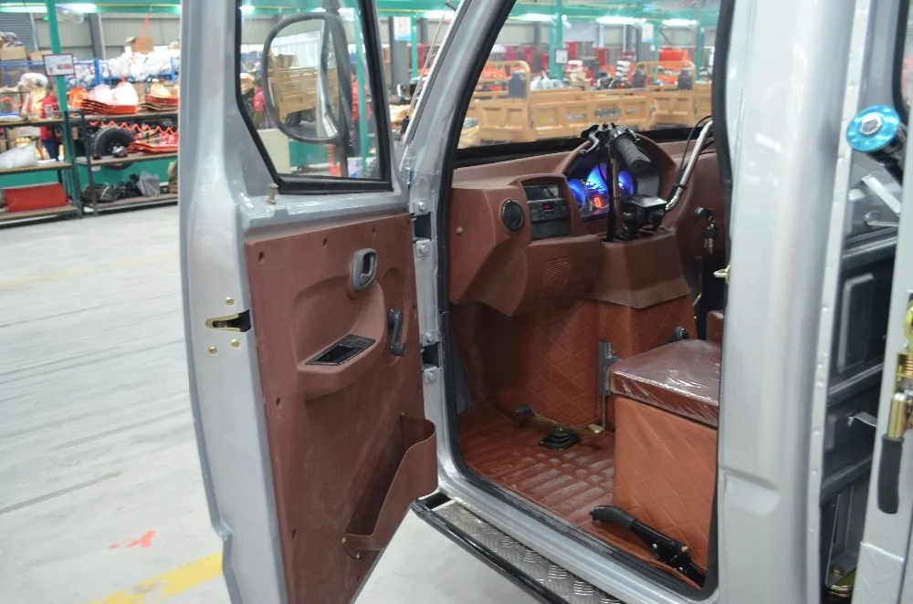 motorized gas powered cabin cargo tricycle/three wheel motorcycle with handbar/steering wheel for adult