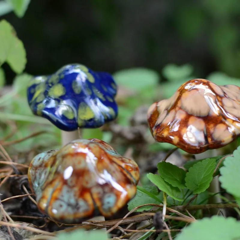 Wholesale Hot Sale Ceramic Small Mushrooms Garden Ornaments Crafts Home Outdoor Lawn Yard Gardening Decoration