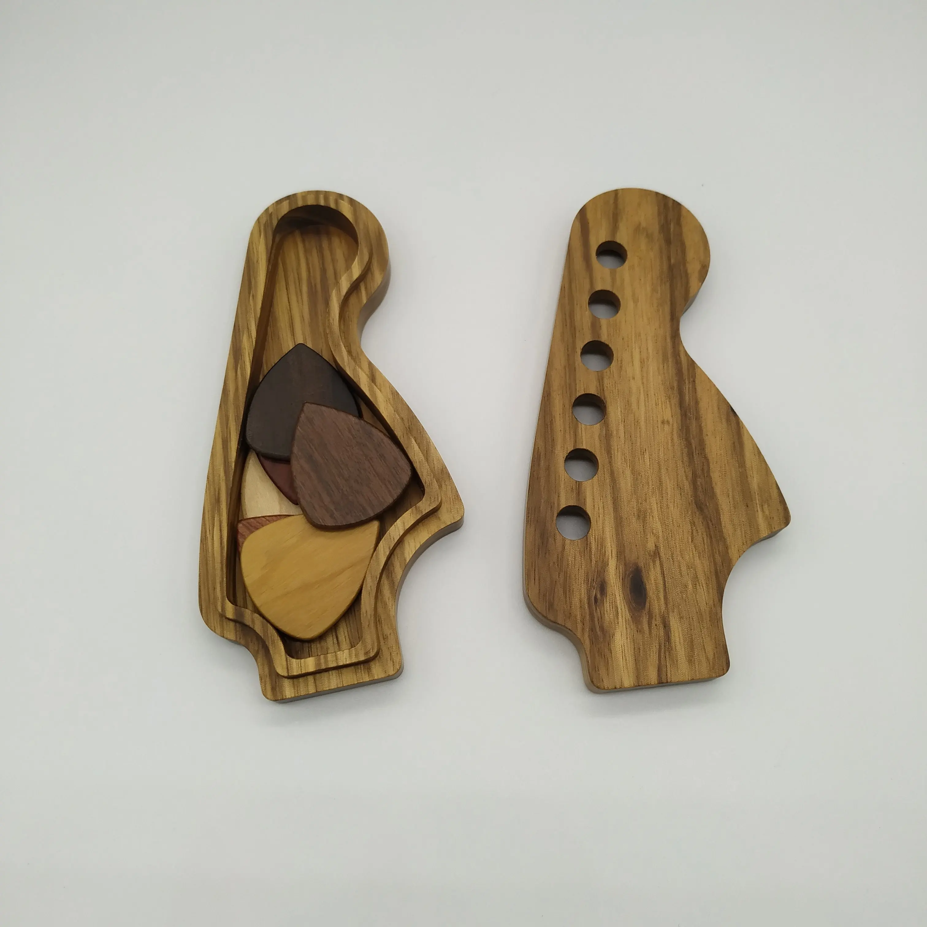 
New design factory direct sale can be customized Spade solid wood guitar/ Bass pick box 