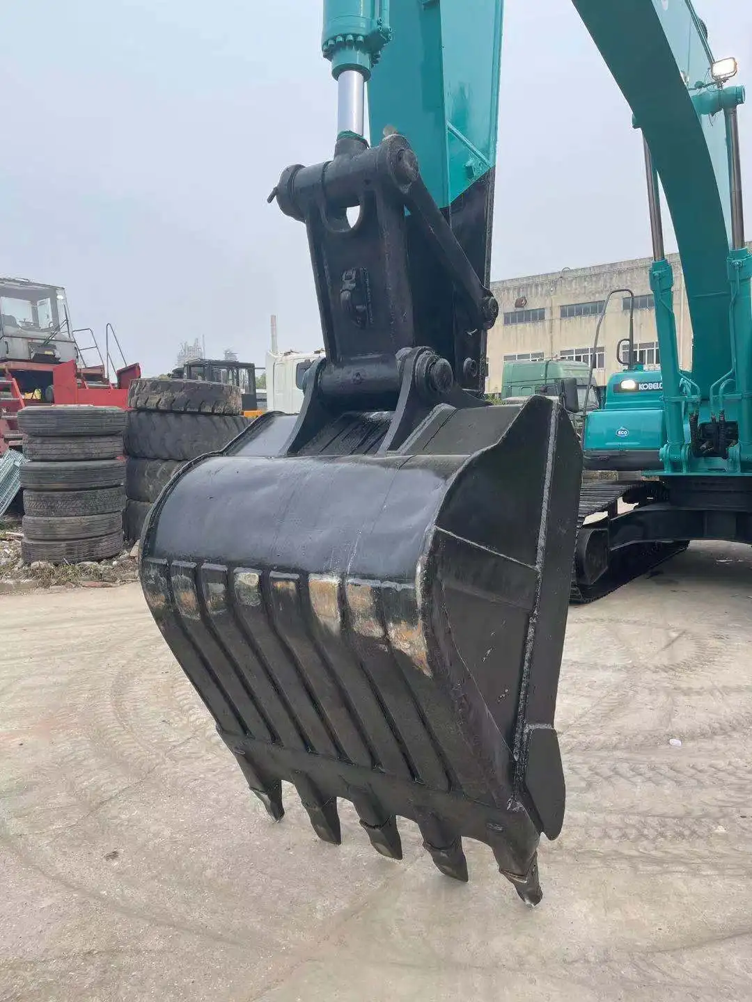 Used excavator Kobelco sk200 / kobelco excavator sk200-6 sk200-8 good excavator for sale