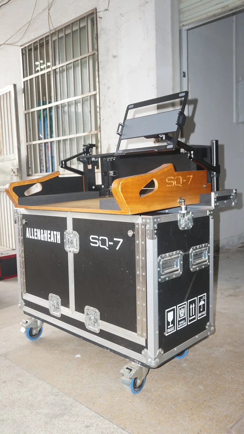 Flight road mixing console mixer flip case for SQ-7 QU-16 QU-24 QU-32