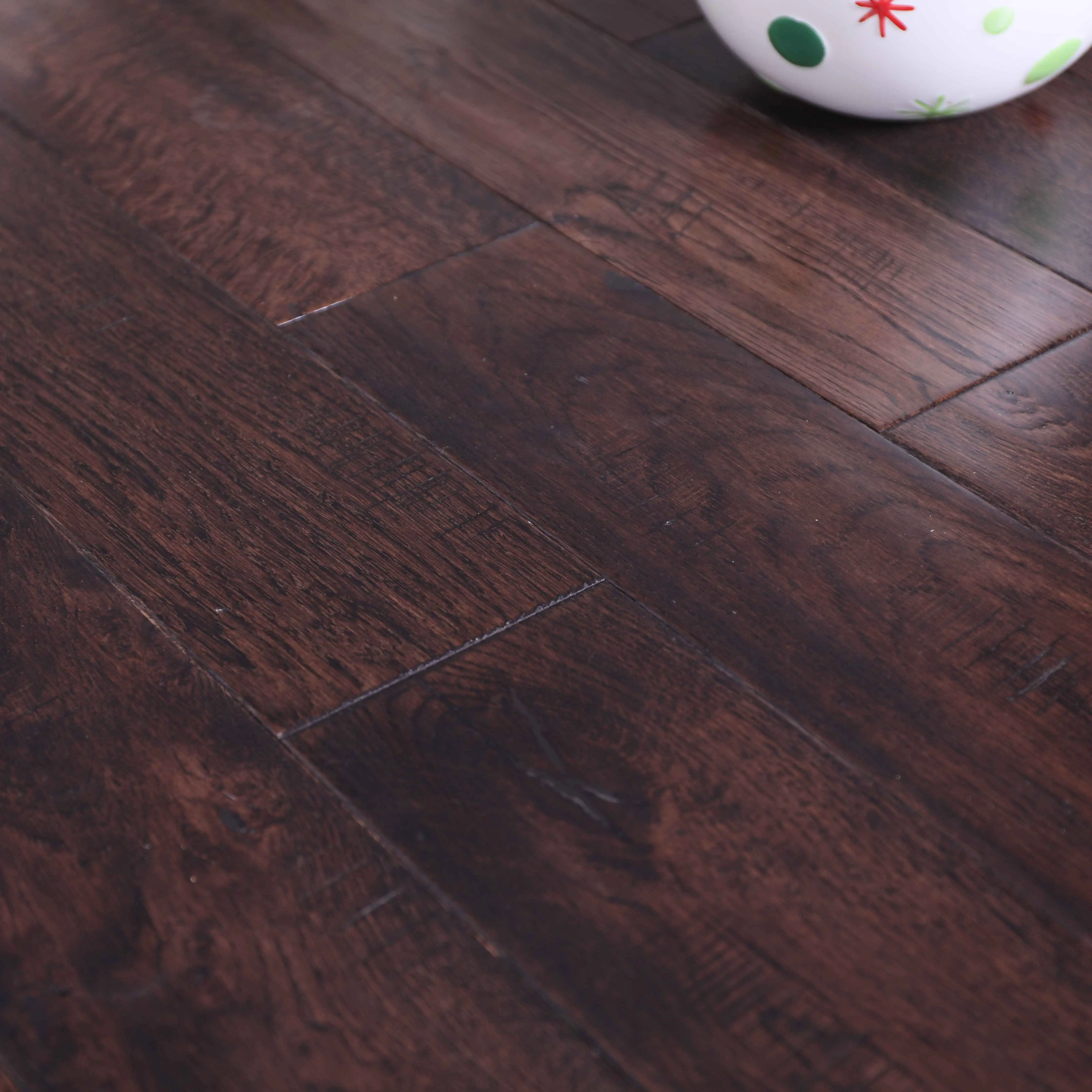 
18mm Oak UV Lacquered Solid Wood Handscraped Hardwood Flooring 