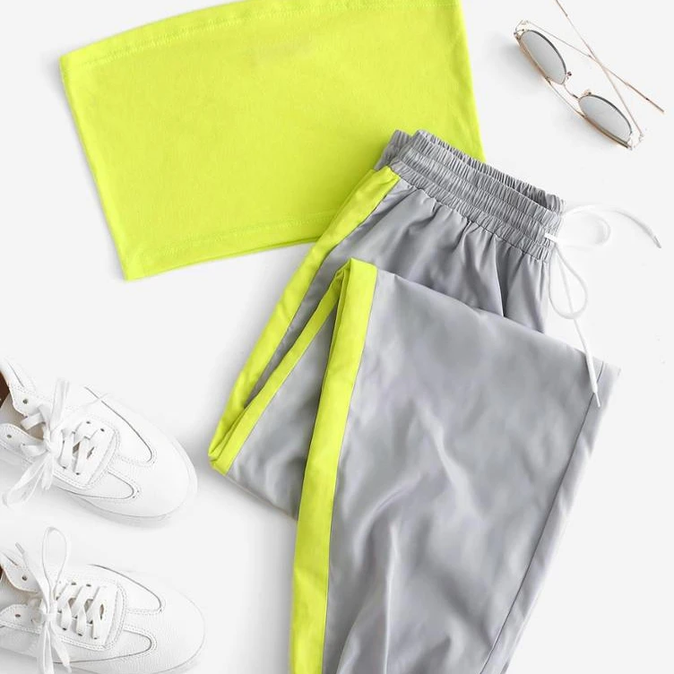 
Женский комплект из топа бандо и контрастных брюк на шнуровке 