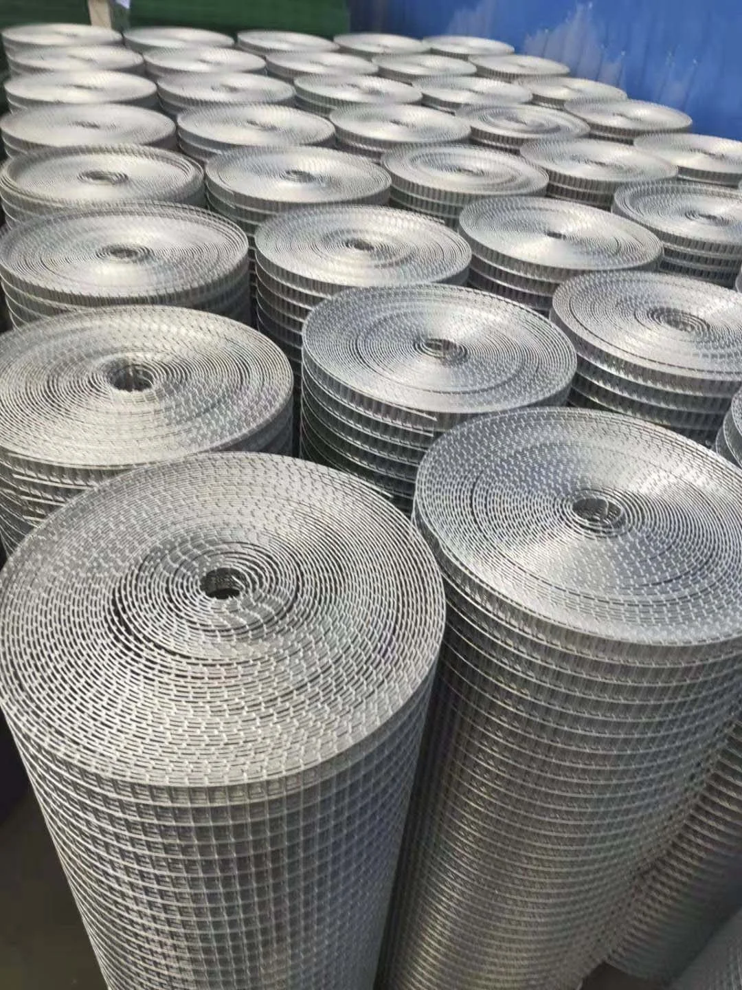 Hot-dip galvanized anti-rust wire mesh thickened  breeding mesh fence construction mesh protection