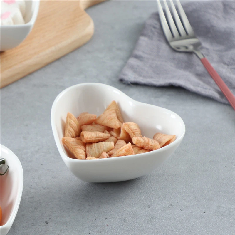 Customized decorative heart shape white popcorn custom  ceramic dessert snack serving bowls