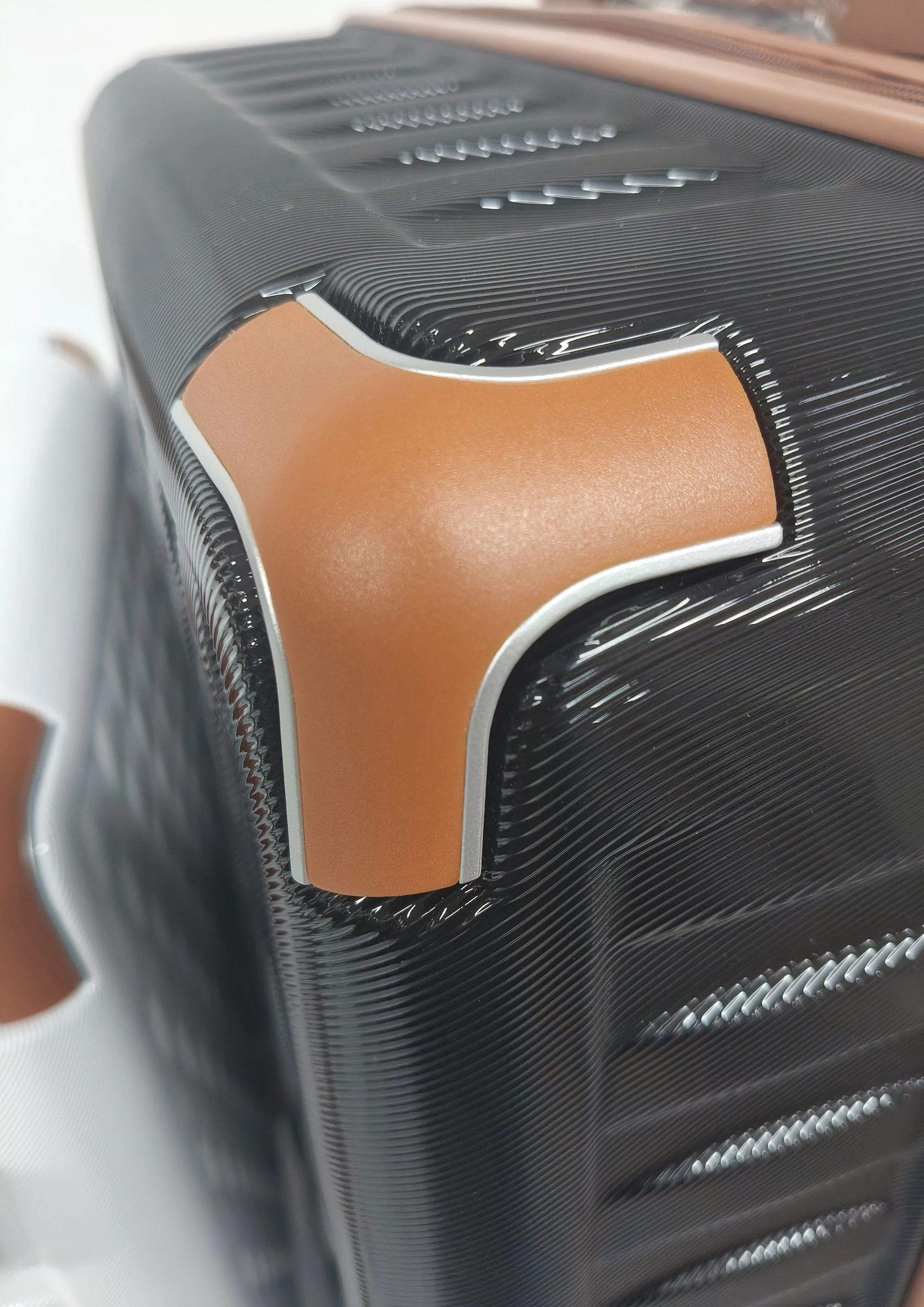 2025 New design Wholesale 20 24 28 inches double-layer protective corners shiny ABS material with sunk-in lock
