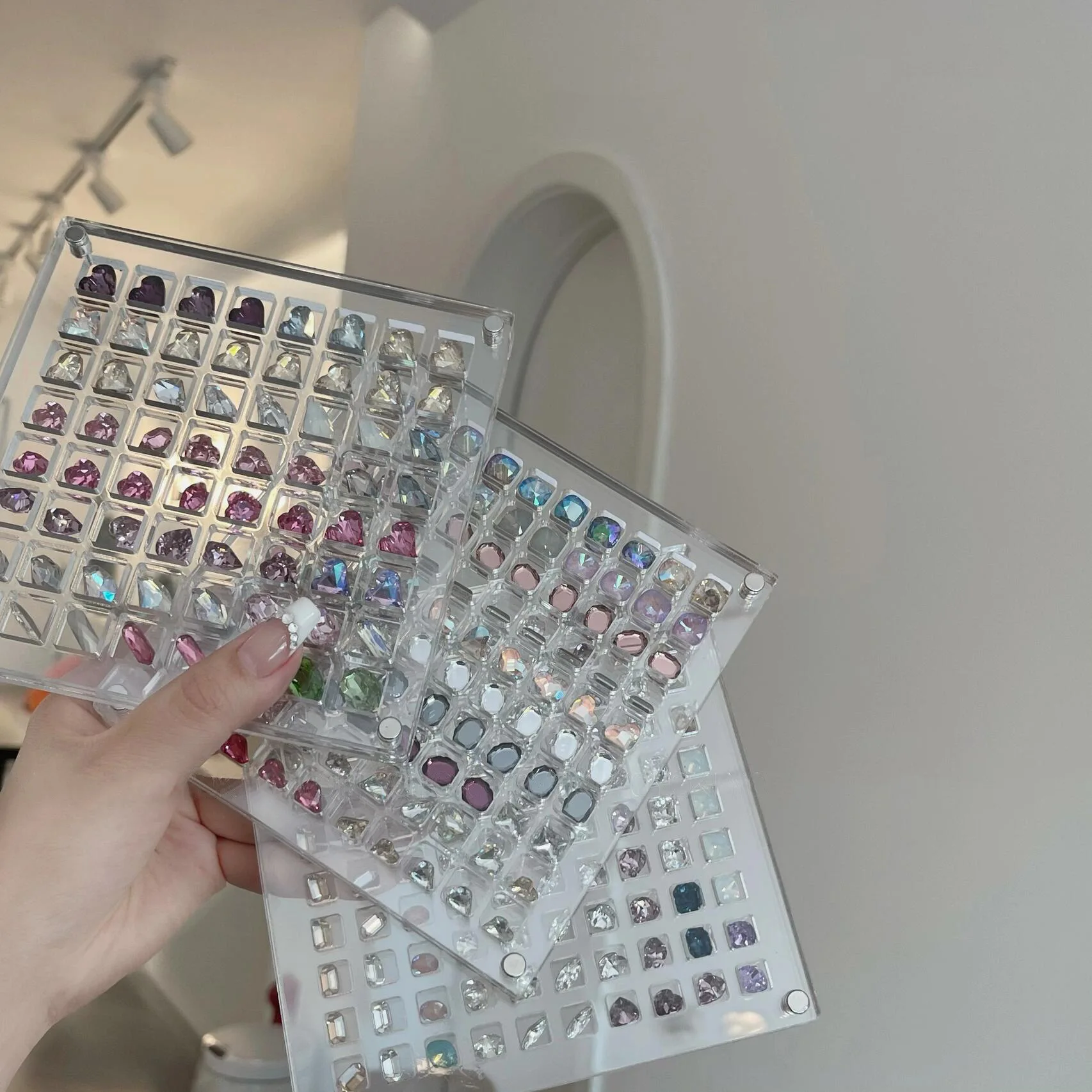 Destly Heart square Circular Transparent Acrylic 64 Grid Jewelry Display Storage Box Magnetic Suction Drill Nail Art Case Bead